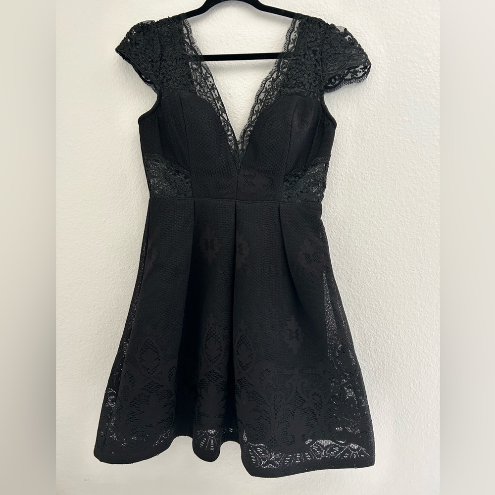 Steps NY Black V-Neck Puffy dress